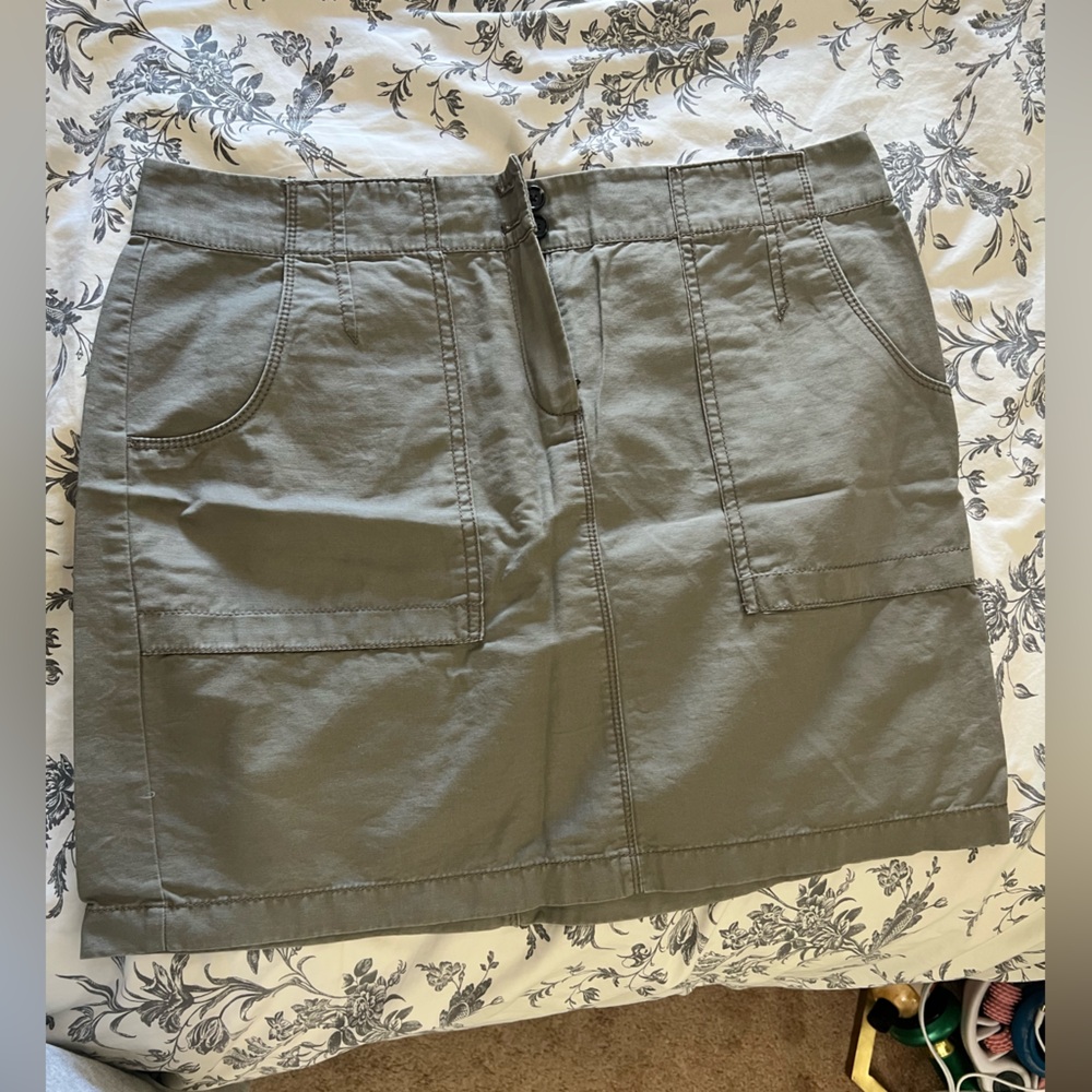 Ann Taylor Olive Utility Skirt with Patch Pockets size 10
